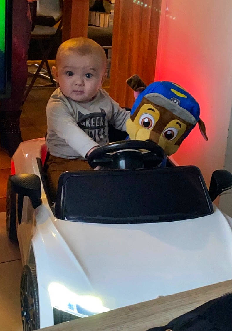 Maxence participe au concours pour gagner de l'argent avec cette photo : automotive_design, automotive_exterior, automotive_lighting, automotive_tire, automotive_wheel_system, bumper, fender, fun, headlamp, hood, leisure, motor_vehicle, person, personal_luxury_car, recreation, riding_toy, tire, toddler, vehicle, vehicle_door