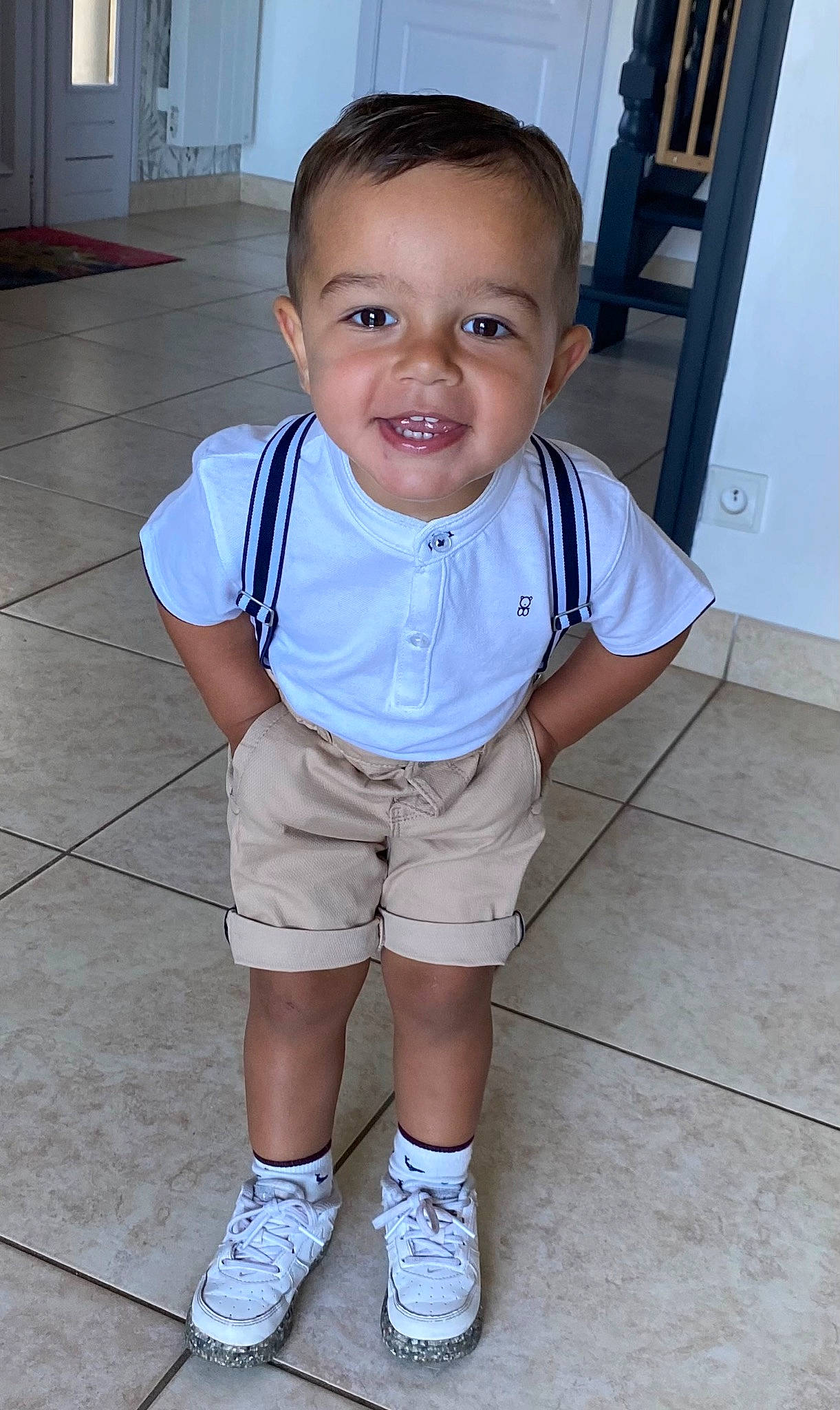 Pharell participe au concours pour gagner de l'argent avec cette photo : baby, baby_toddler_clothing, cheek, chin, electric_blue, eye, eyebrow, face, floor, flooring, fun, joint, joy, knee, person, shorts, shoulder, skin, sleeve, t_shirt