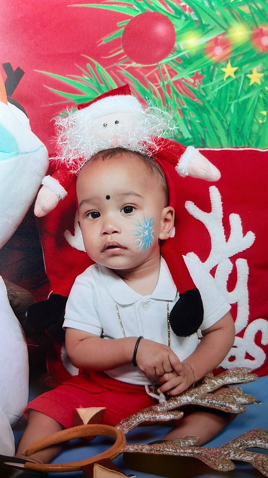 L.loïc a rejoint le concours — aidez-le/la à gagner de superbes lots ! baby, baby_toddler_clothing, cap, child, christmas_ornament, costume_hat, facial_expression, fun, happy, hat, head, human_body, people, person, pink, product, red, santa_claus, skin, toddler