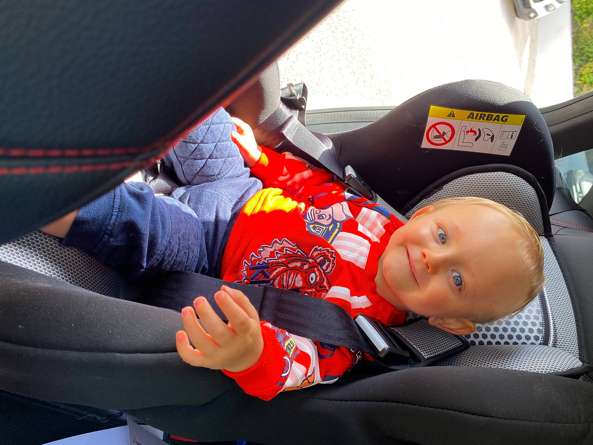 Simon participe au concours pour gagner de l'argent avec cette photo : auto_part, automotive_design, baby, baby_carriage, baby_in_car_seat, baby_products, baby_toddler_clothing, car_seat, carmine, comfort, family_car, joy, lap, luxury_vehicle, motor_vehicle, passenger, person, sitting, toddler, travel