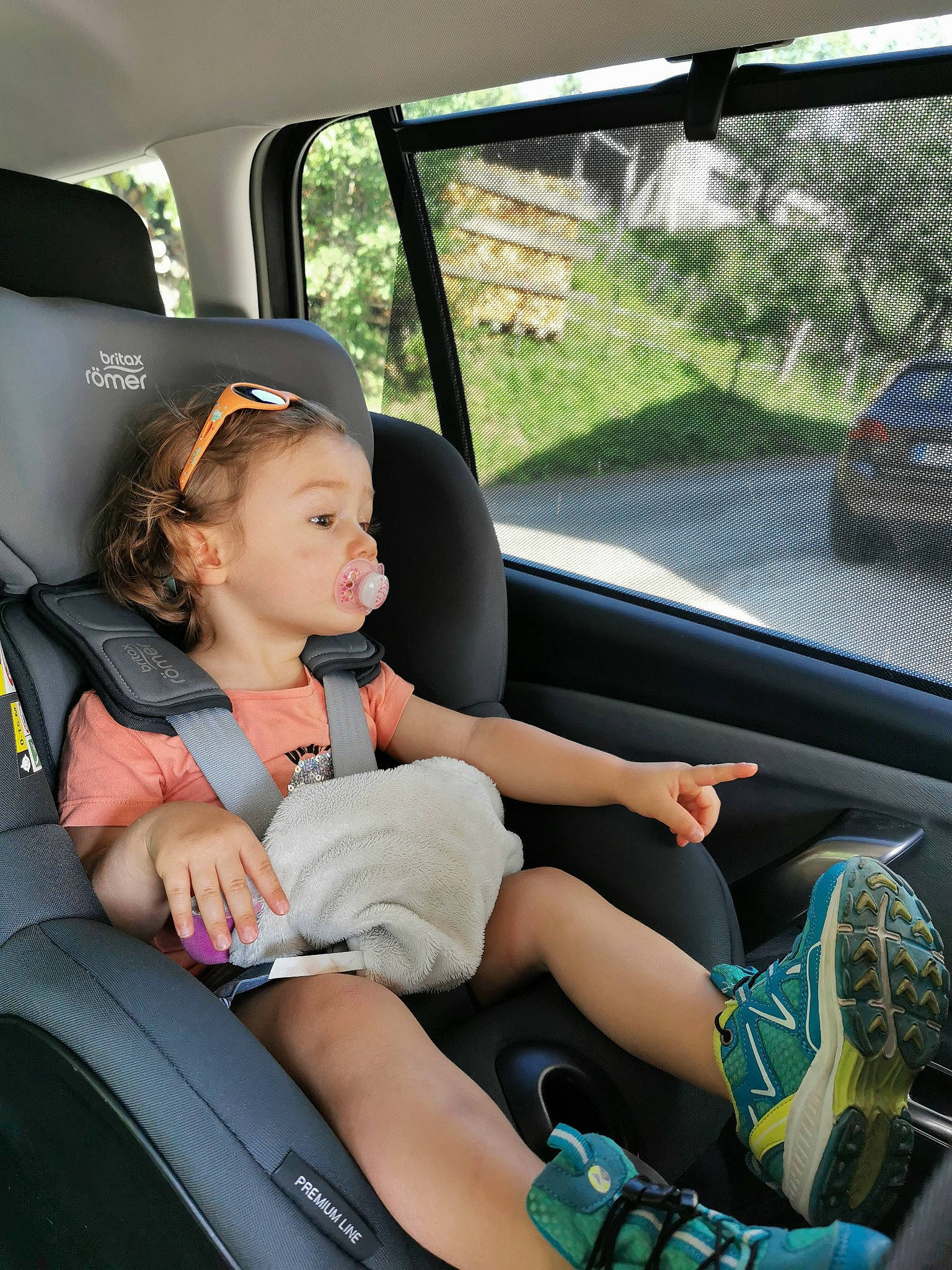 Léane a rejoint le concours — aidez-le/la à gagner de superbes lots ! auto_part, automotive_exterior, baby_in_car_seat, car, car_seat, car_seat_cover, driving, family_car, person, seat_belt, steering_part, steering_wheel, vehicle, vehicle_door