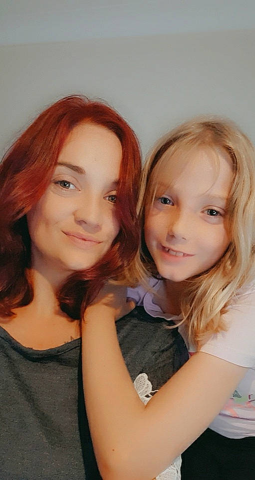 Erin is registered to the contest to win money with this photo: arm, blond, brown_hair, cheek, chin, eyebrow, eyelash, flash_photography, fun, gesture, hairstyle, happy, iris, joy, layered_hair, lip, long_hair, person, skin, smile