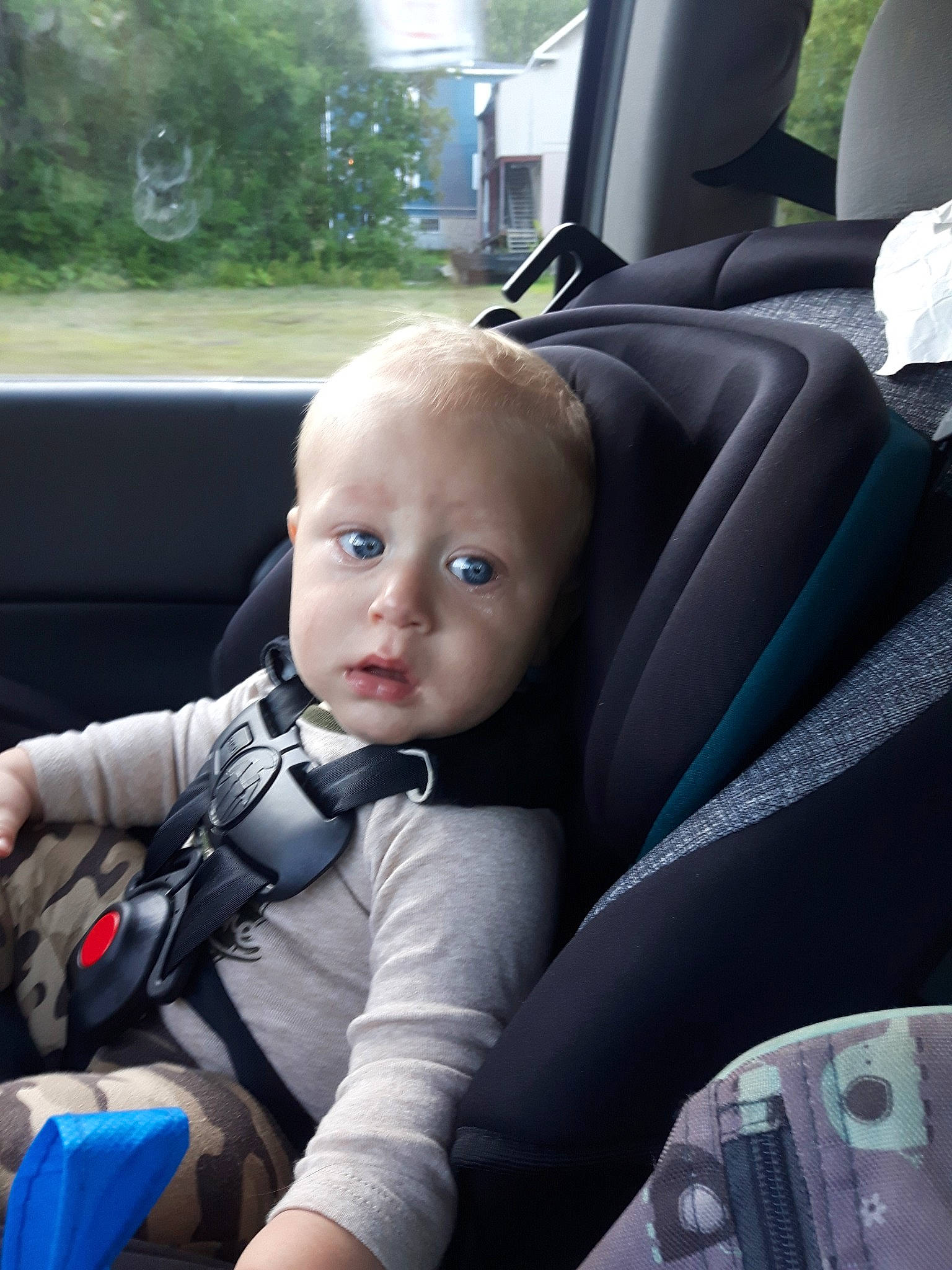 Louka a rejoint le concours — aidez-le/la à gagner de superbes lots ! auto_part, baby, baby_carriage, baby_in_car_seat, baby_products, car, car_seat, child, driving, family_car, luxury_vehicle, person, plant, product, seat_belt, steering_wheel, toddler, vacation, vehicle