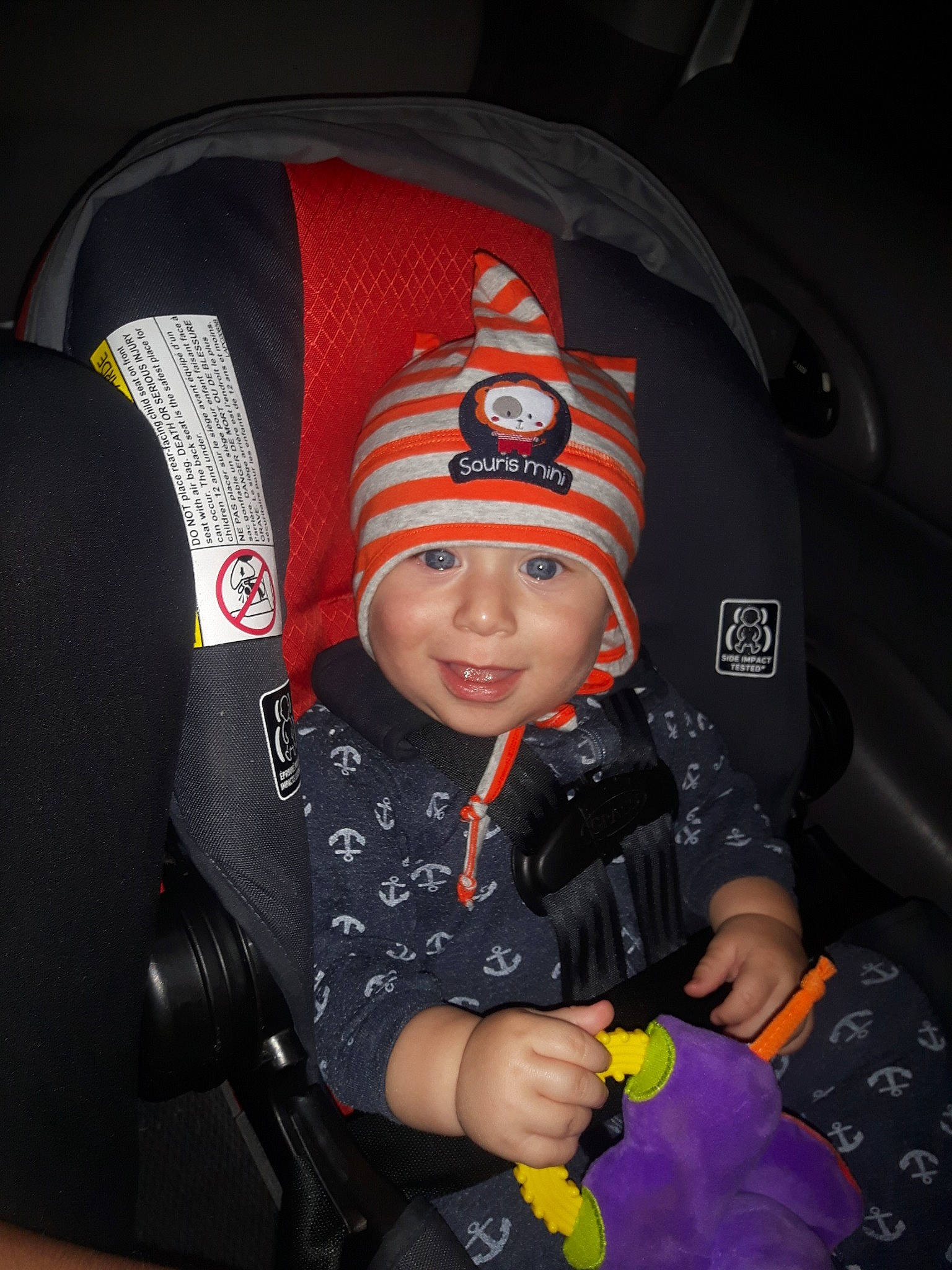 Louka participe au concours pour gagner de l'argent avec cette photo : beanie, car_seat, child, fun, headwear, joy, person, product, vacation, vehicle