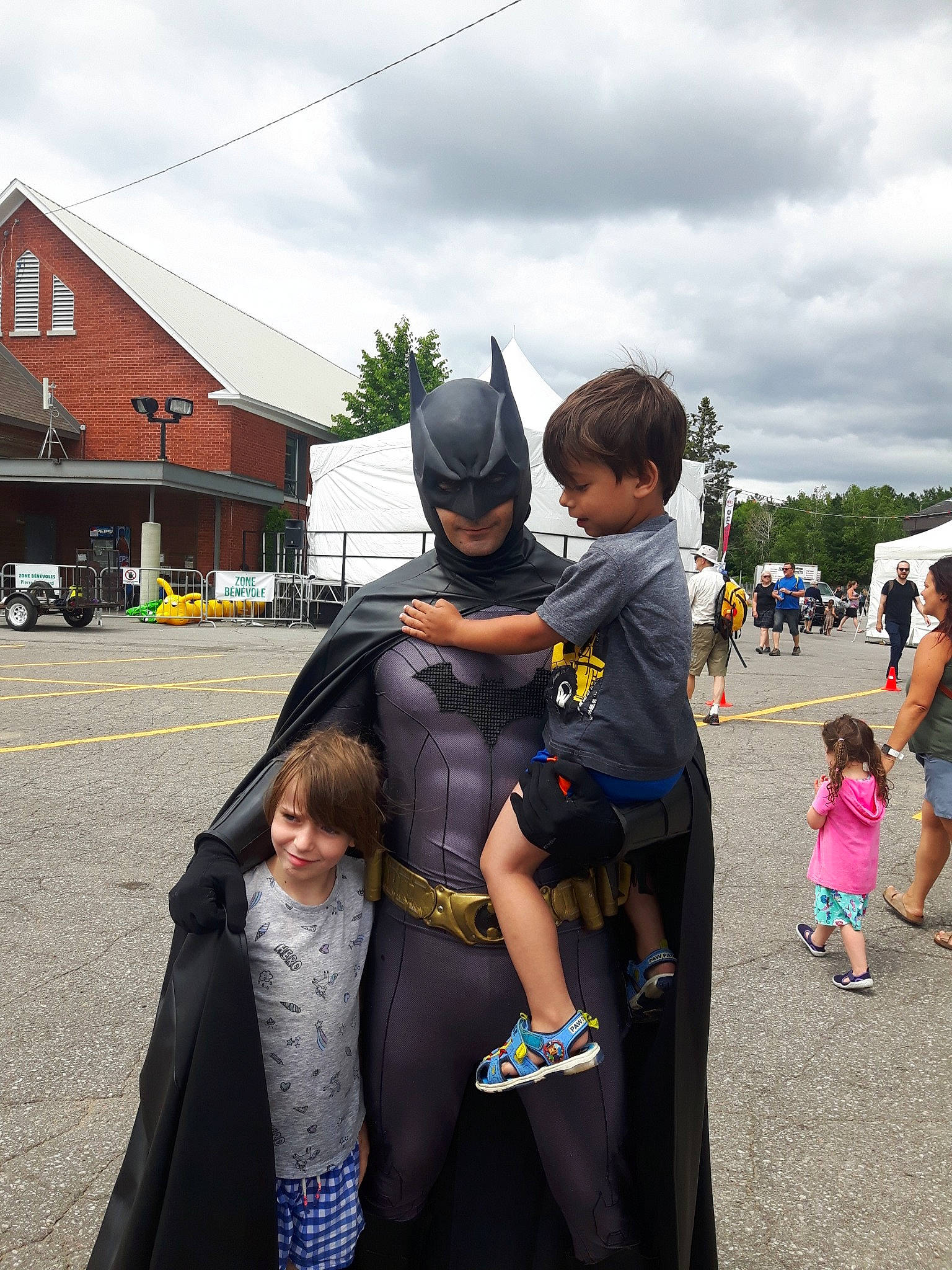 Anthony participe au concours pour gagner de l'argent avec cette photo :