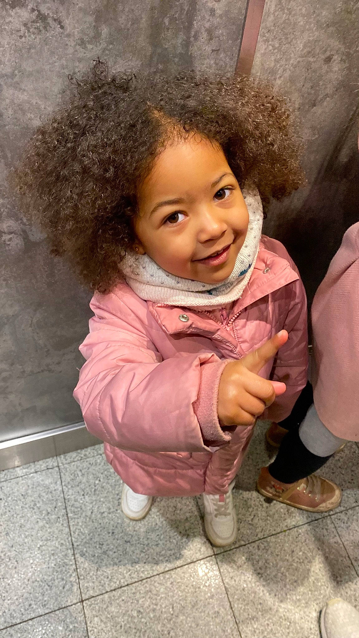 Maeva participe au concours pour gagner de l'argent avec cette photo : cheek, eye, face, footwear, gesture, happy, head, human_body, joy, lip, mouth, nose, outerwear, person, pink, shoe, skin, smile, temple, thumb