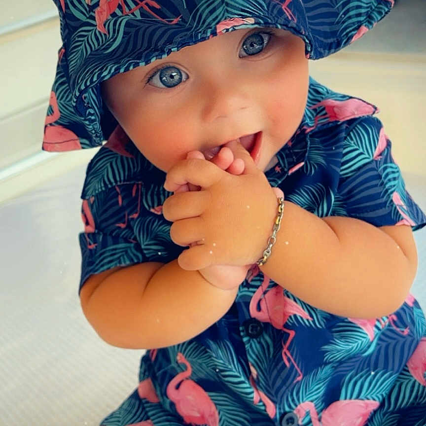 Keyser participe au concours pour gagner de l'argent avec cette photo : accessories, baby, baseballcap, bracelet, cap, clothing, coat, costume, cream, dessert, dress, face, food, hat, head, jewelry, person, photography, portrait, sitting