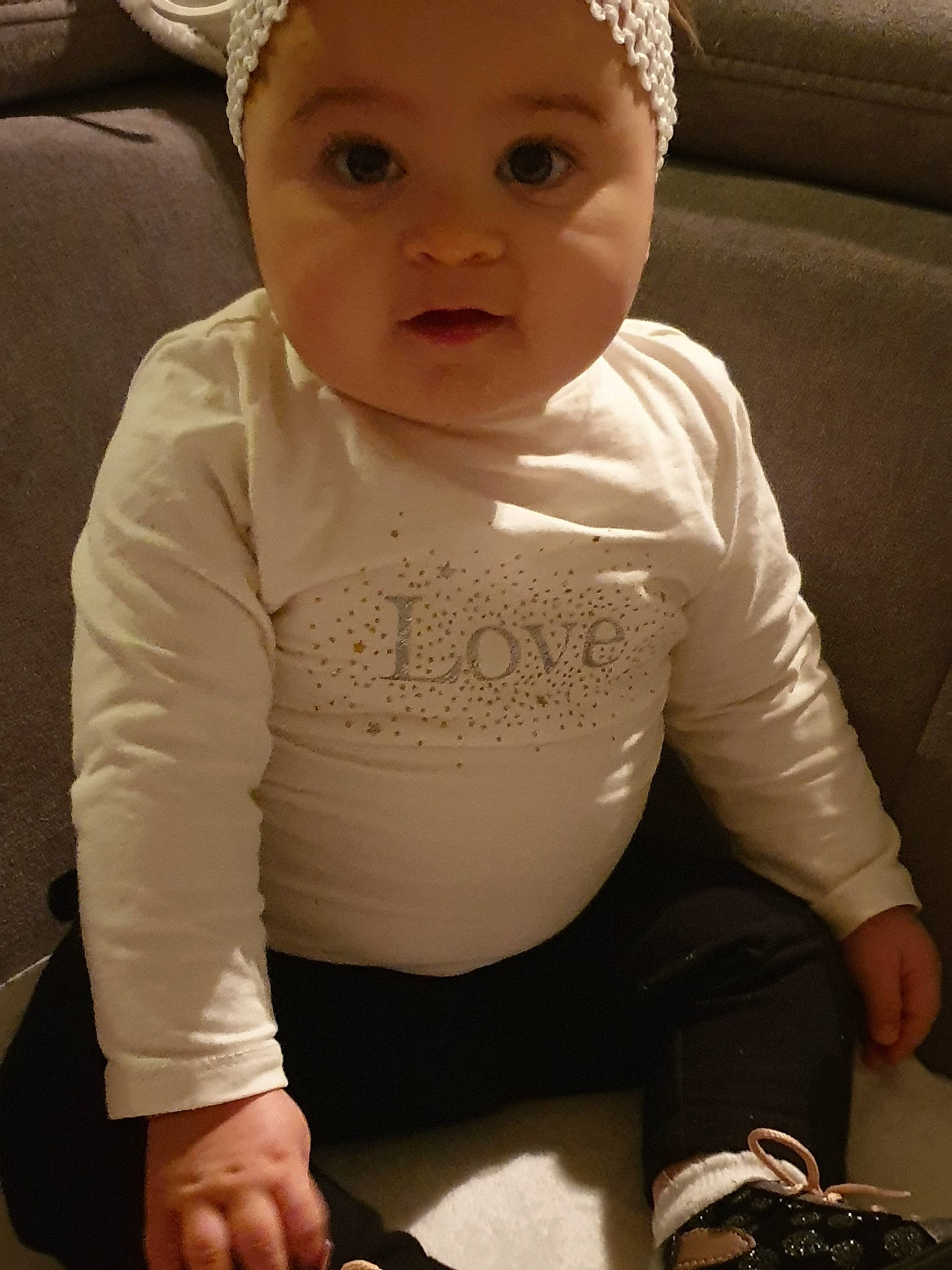 Milana a rejoint le concours — aidez-le/la à gagner de superbes lots ! baby, baby_toddler_clothing, beige, cheek, child, child_model, fashion_accessory, forehead, hair_accessory, hat, head, headband, headgear, headpiece, person, skin, sleeve, toddler