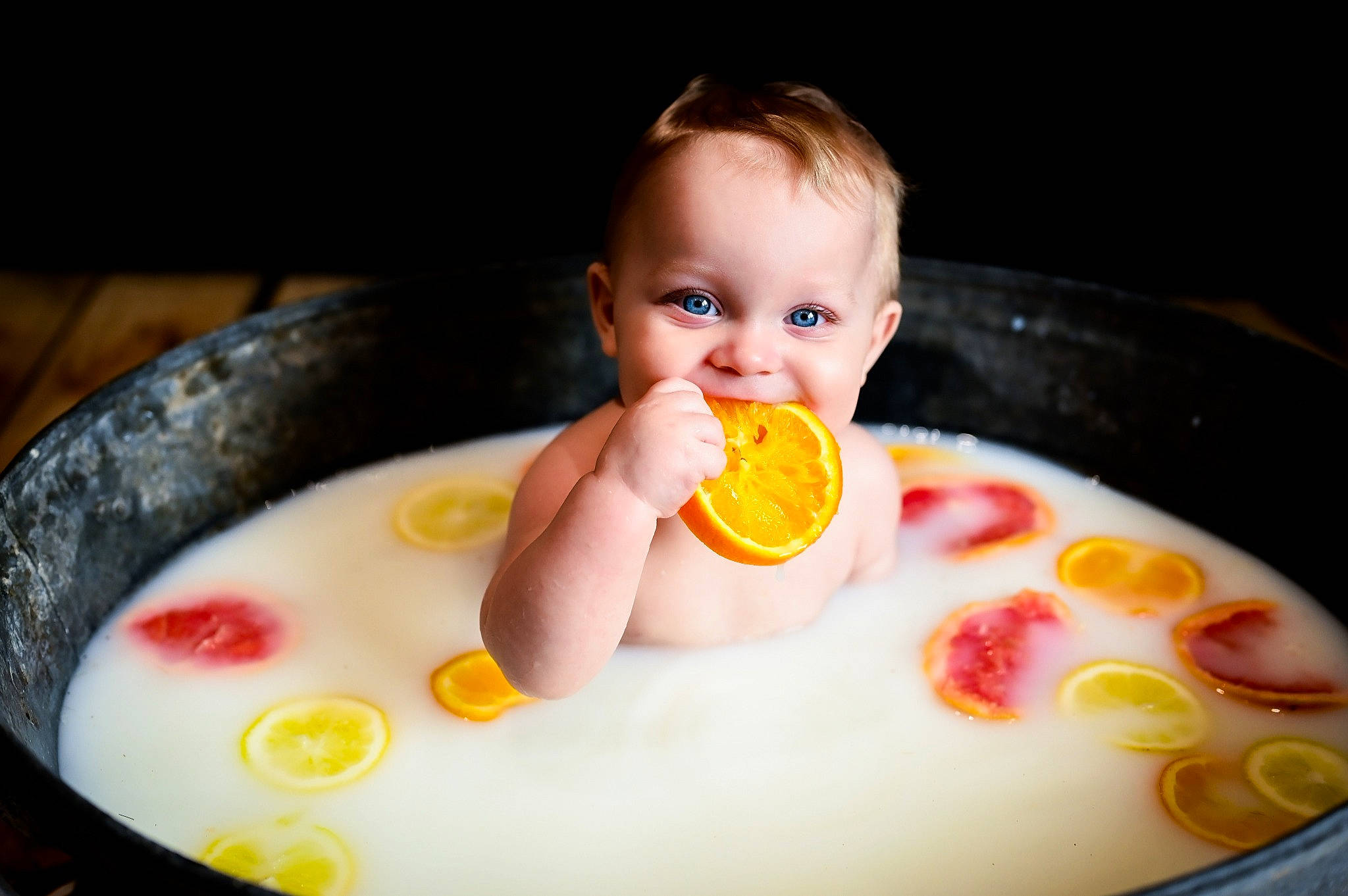 Louis a rejoint le concours — aidez-le/la à gagner de superbes lots ! baby, bathing, cheek, child, comfort_food, cuisine, dish, dishware, facial_expression, food, food_craving, fun, happy, ingredient, person, recipe, skin, smile, sweetness, tableware