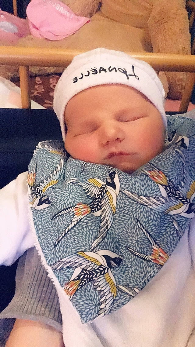 Lynaëlle participe au concours pour gagner de l'argent avec cette photo : baby, cheek, child, head, headgear, headwear, knit_cap, knitting, person, sleep, toddler, wool