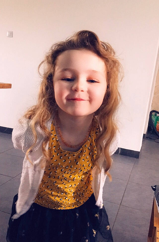 Eleana participe au concours pour gagner de l'argent avec cette photo : blond, brown_hair, child, child_model, dress, face, fashion_accessory, hair, hair_coloring, hairstyle, joy, long_hair, neck, outerwear, person, photography, smile, t_shirt, toddler, top