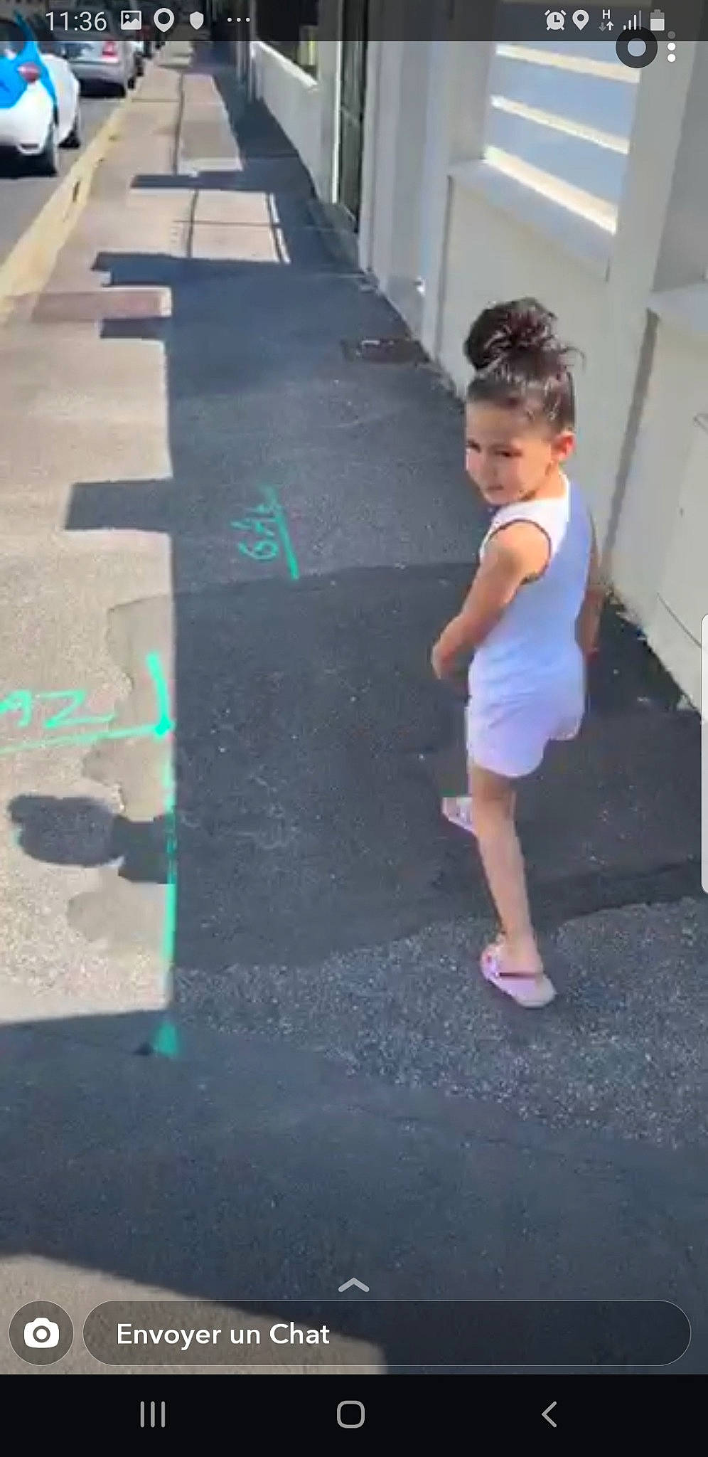 Aya a rejoint le concours — aidez-le/la à gagner de superbes lots ! asphalt, city, concrete, electric_blue, flooring, foot, fun, human_leg, pedestrian, pedestrian_crossing, person, road, road_surface, shadow, sidewalk, street, tar, tints_and_shades, toddler, water