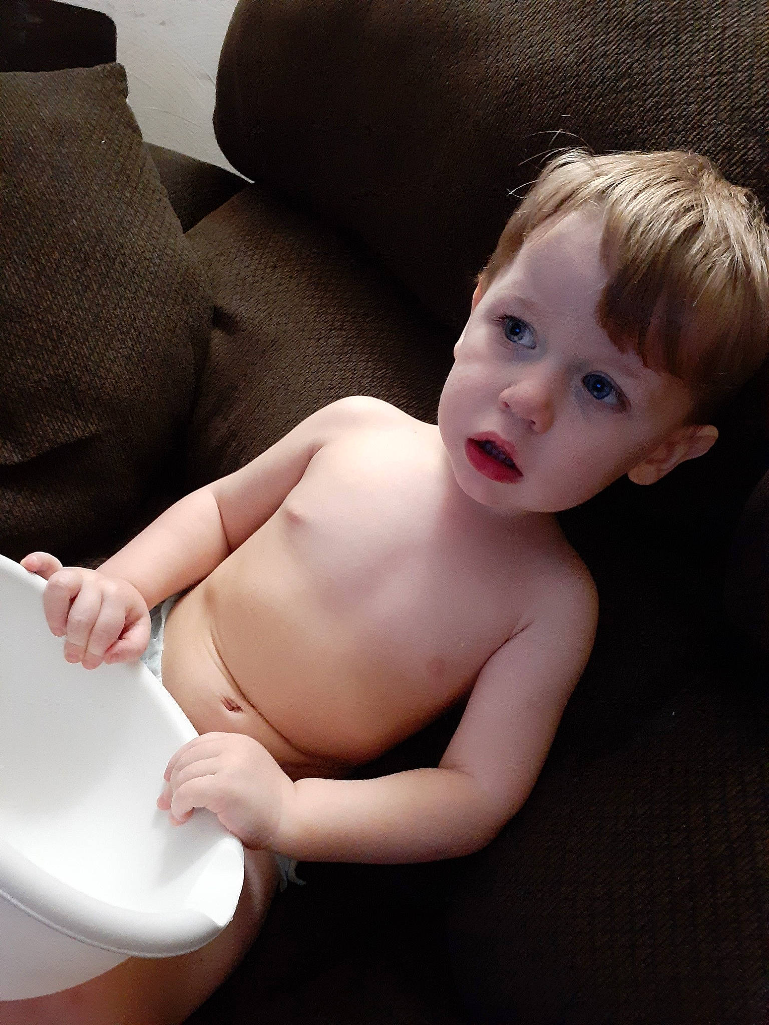 Titus is registered to the contest to win money with this photo: arm, baby, beauty, blond, cheek, chest, child, eye, face, hand, head, human_body, joint, leg, lip, mouth, person, sitting, skin, toddler