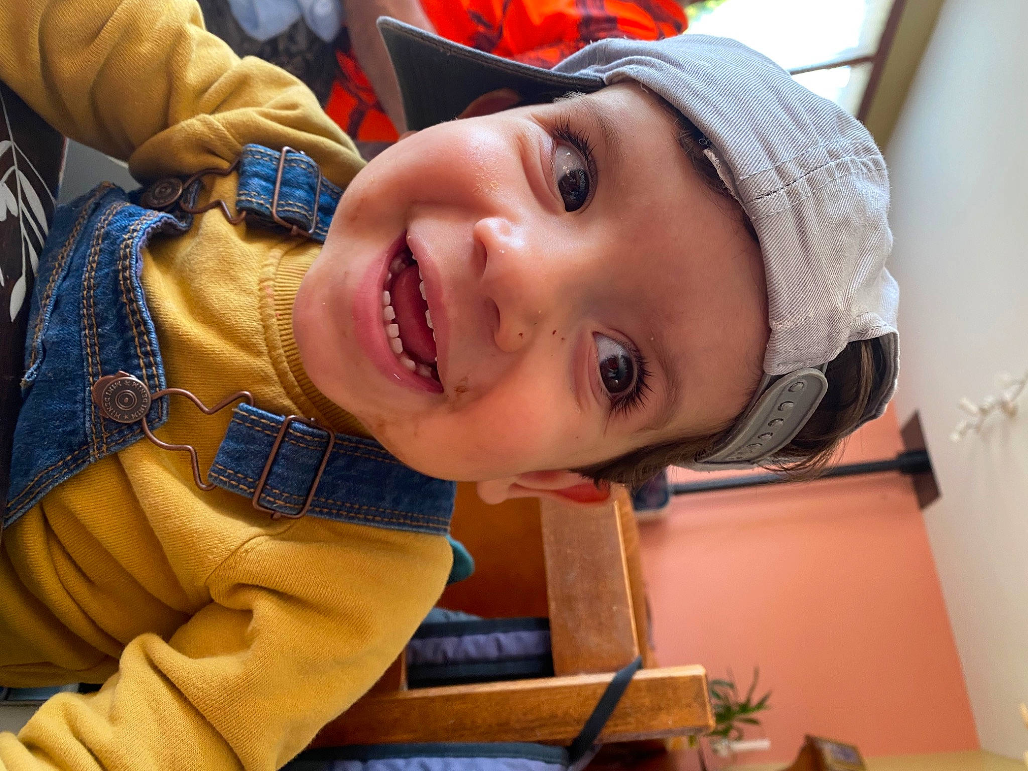 Thelio participe au concours pour gagner de l'argent avec cette photo : baby, cap, cheek, child, comfort, electric_blue, fashion_accessory, fun, happy, hat, headgear, headwear, joy, laugh, lip, mouth, nose, person, personal_protective_equipment, skin