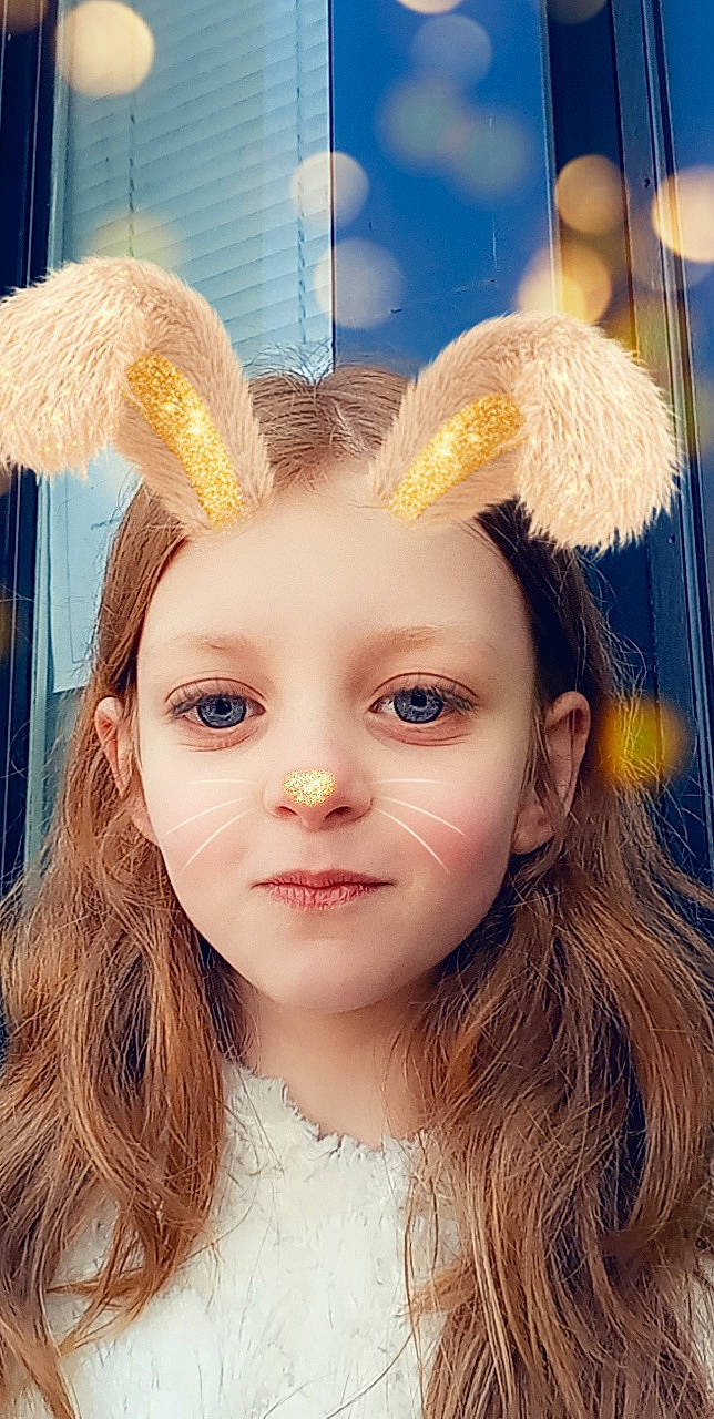 Madeline participe au concours pour gagner de l'argent avec cette photo : ear, eye, eyebrow, eyelash, fawn, fun, grass, hair_accessory, happy, head, headband, headgear, headpiece, iris, long_hair, mammal, nose, person, skin, textile