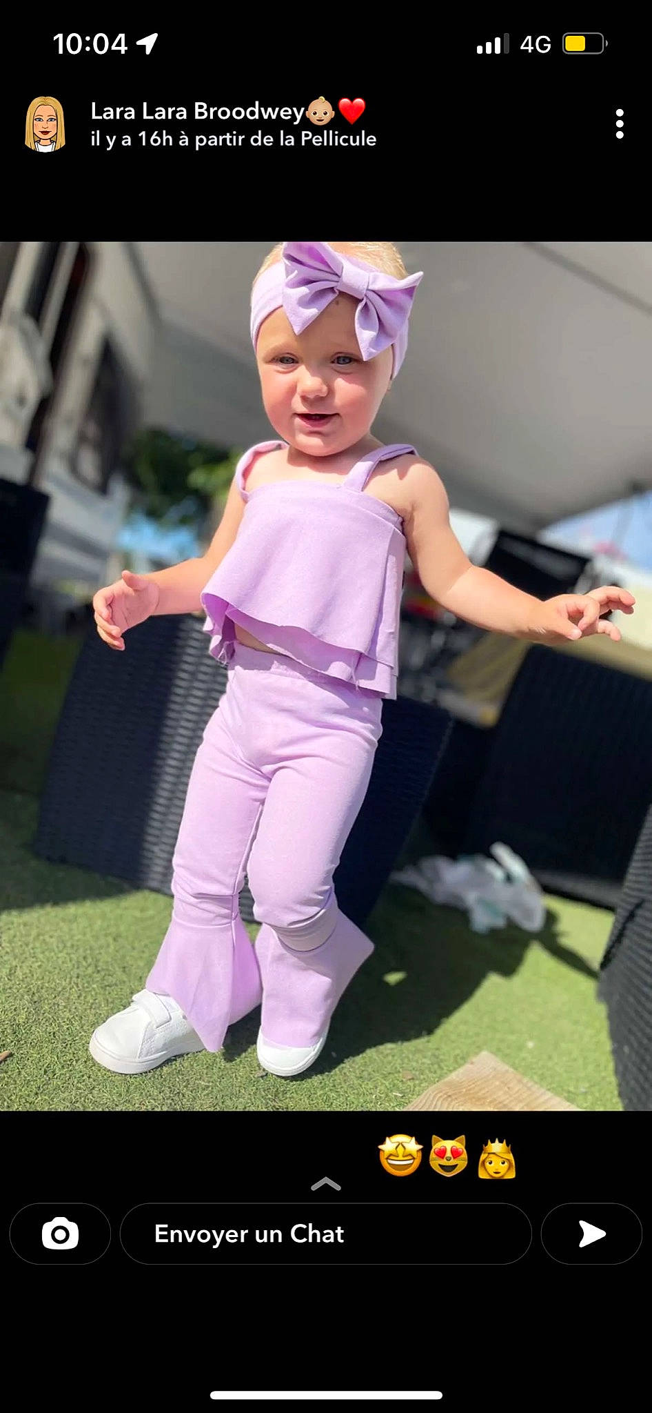Waylï participe au concours pour gagner de l'argent avec cette photo : animation, baby, child, entertainment, event, fashion_accessory, fashion_design, fictional_character, fun, gesture, happy, headband, headwear, magenta, person, photo_caption, pink, purple, room, sportswear