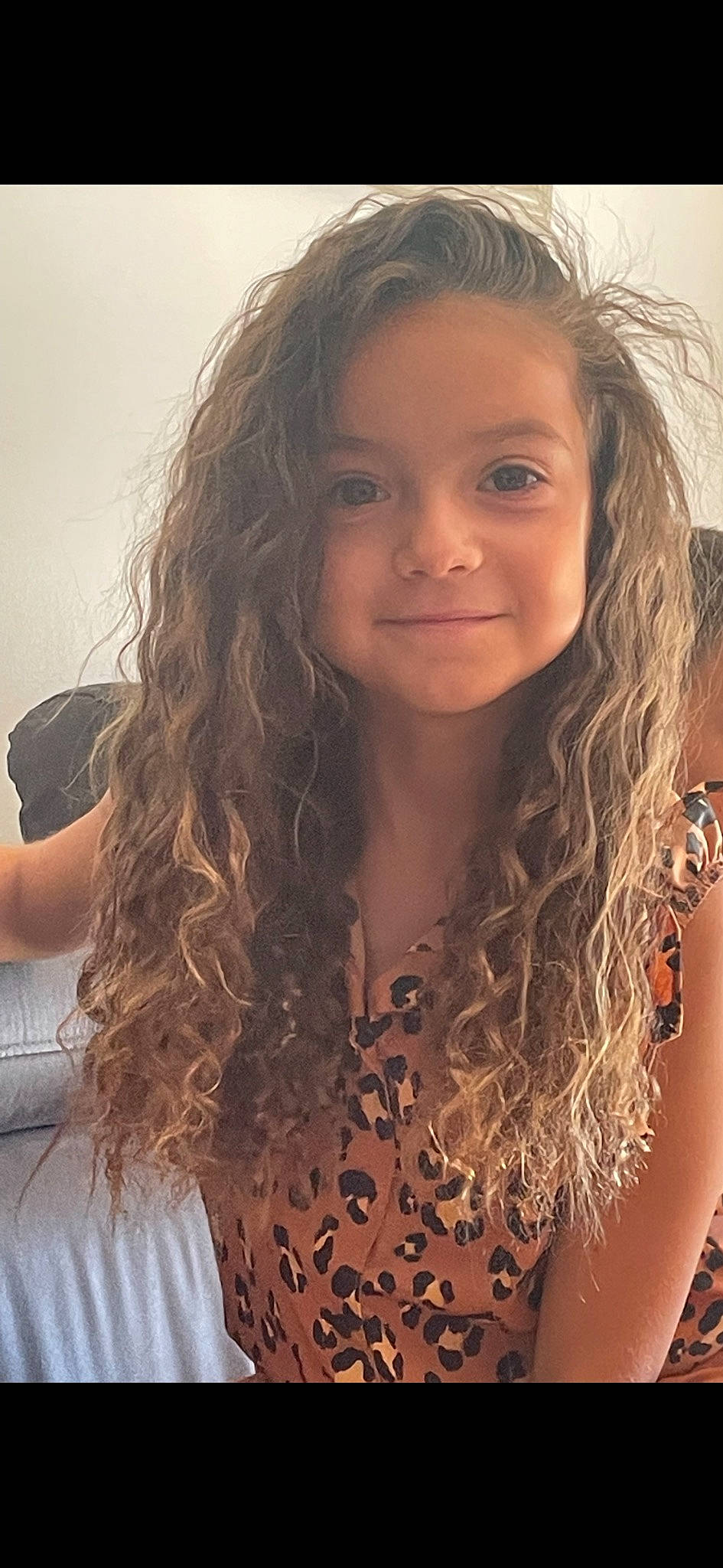 Laly participe au concours pour gagner de l'argent avec cette photo : black_hair, cheek, chin, eye, eyebrow, eyelash, face, facial_expression, flash_photography, hair, human_body, iris, jaw, joy, layered_hair, lip, neck, nose, person, shoulder