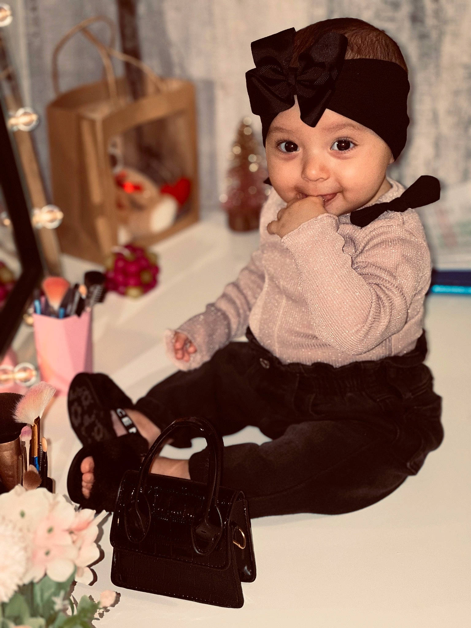 Barbaré a rejoint le concours — aidez-le/la à gagner de superbes lots ! bag, child, doll, fashion_accessory, fashion_design, figurine, flower, formal_wear, headwear, luggage_and_bags, ornament, pattern, person, sandal, sitting, sleeve, toy, vintage_clothing, wig, winter