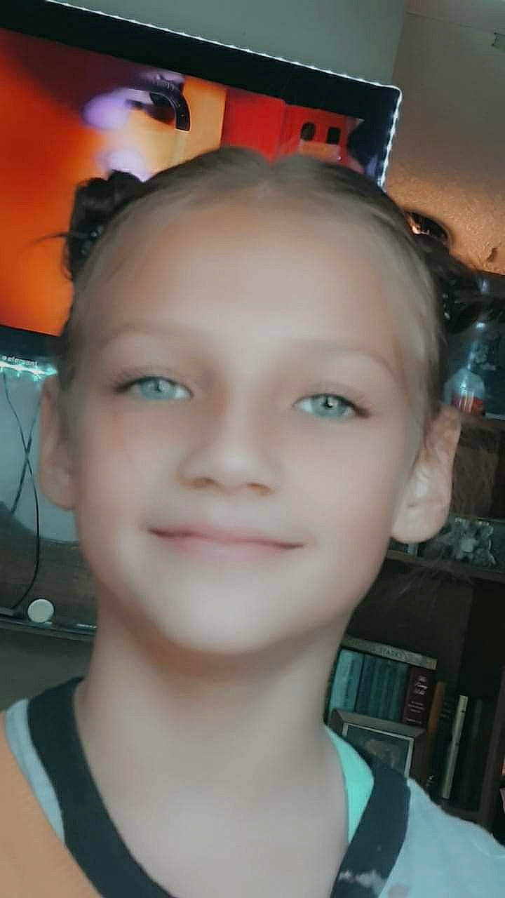 Madyson is registered to the contest to win money with this photo: cheek, chin, cool, eyebrow, eyelash, forehead, hairstyle, iris, jaw, joy, lip, neck, organ, person, portrait_photography, selfie, throat, tooth