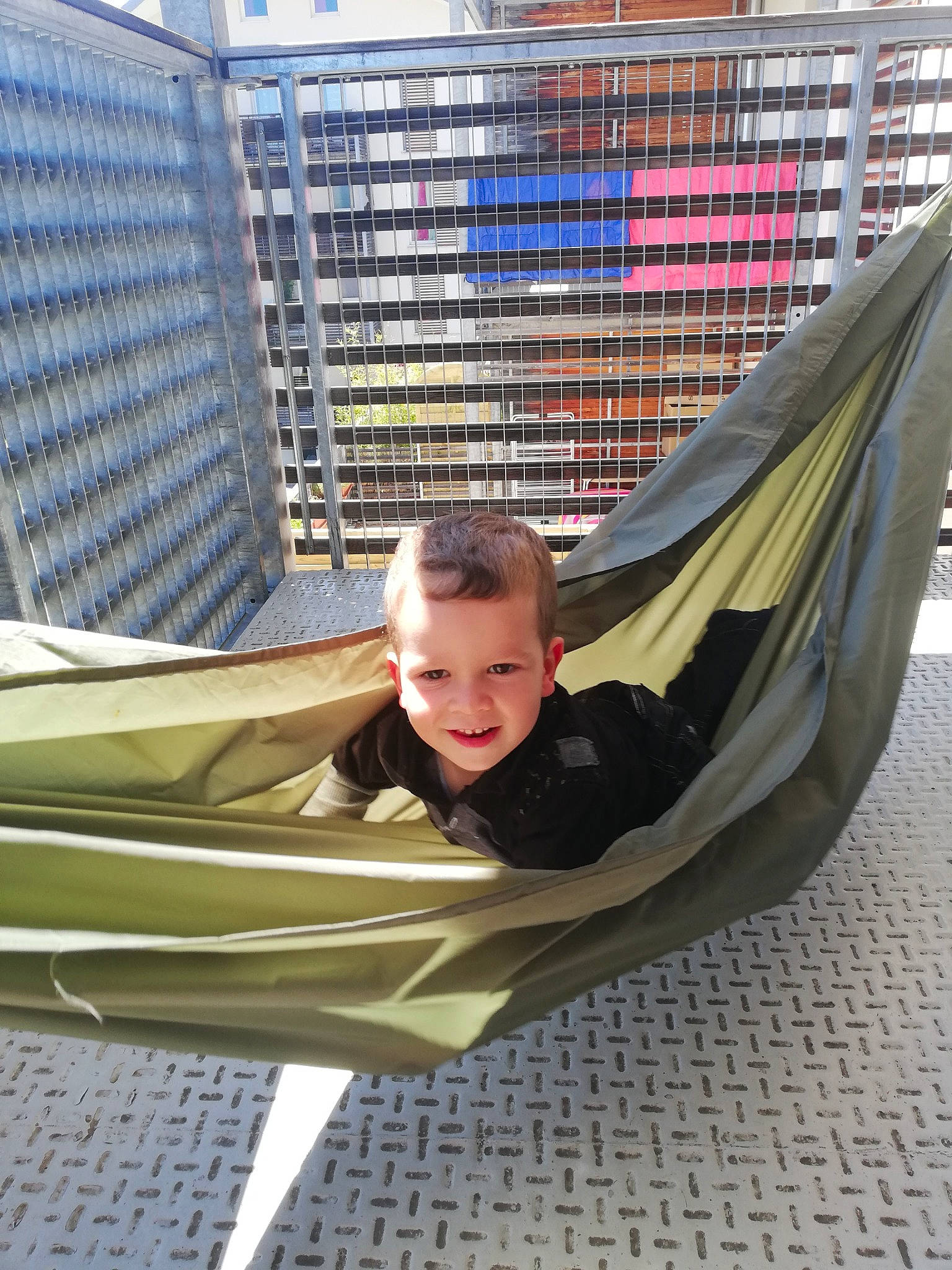 Valentin a rejoint le concours — aidez-le/la à gagner de superbes lots ! hammock, joy, leisure, person