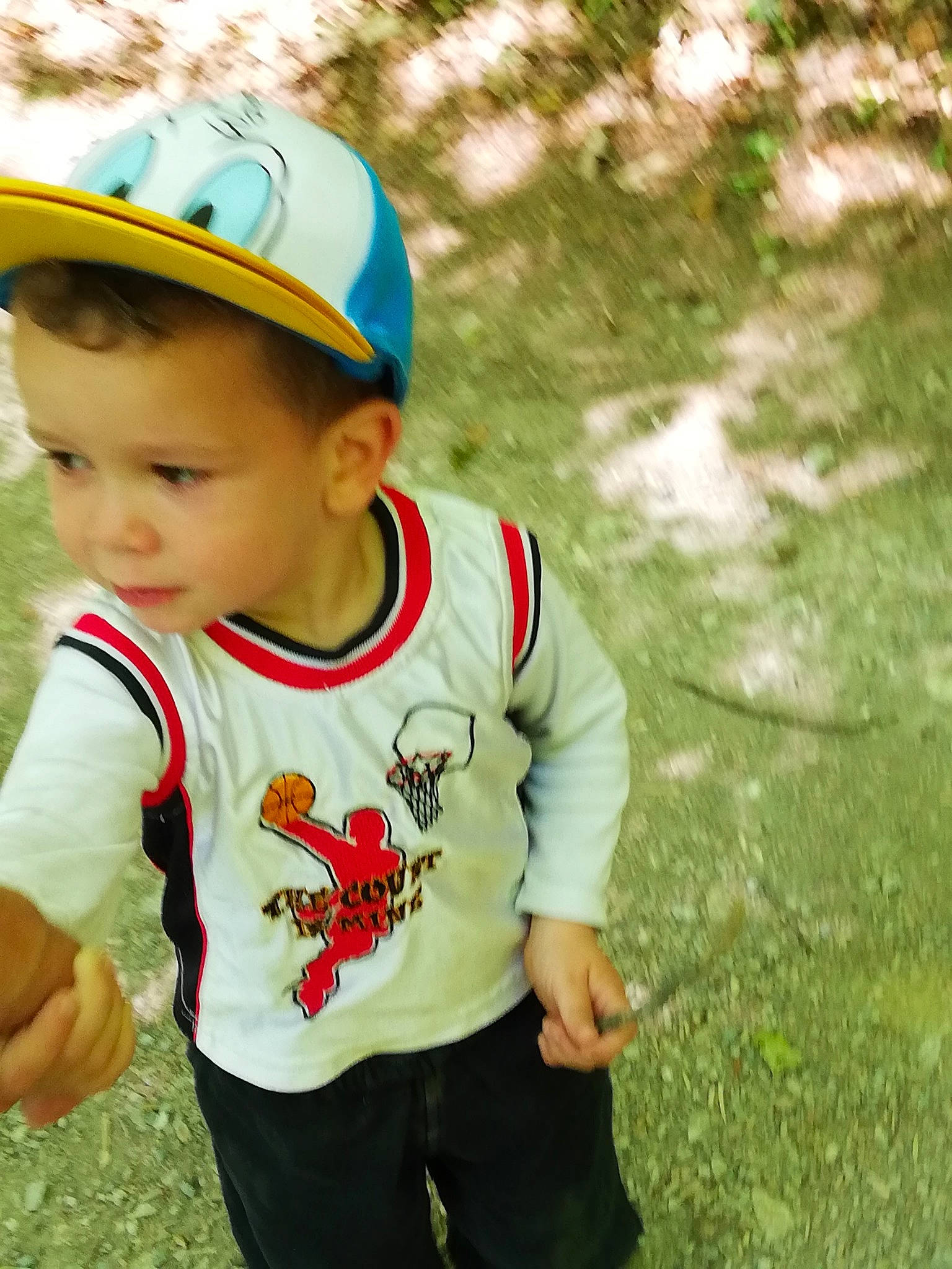 Valentin a rejoint le concours — aidez-le/la à gagner de superbes lots ! baby, cap, child, cool, fun, grass, happy, headgear, headwear, helmet, person, personal_protective_equipment, play, recreation, smile, toddler