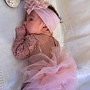 Lyna Beaudier participe au concours pour gagner de l'argent avec cette photo : baby, infant, newborn, pink, lace, tutu, headband, flower, blanket, soft, cute, sucking_thumb, milestone, wooden_sign, one_month, lying_down, indoors, portrait, child, adorable