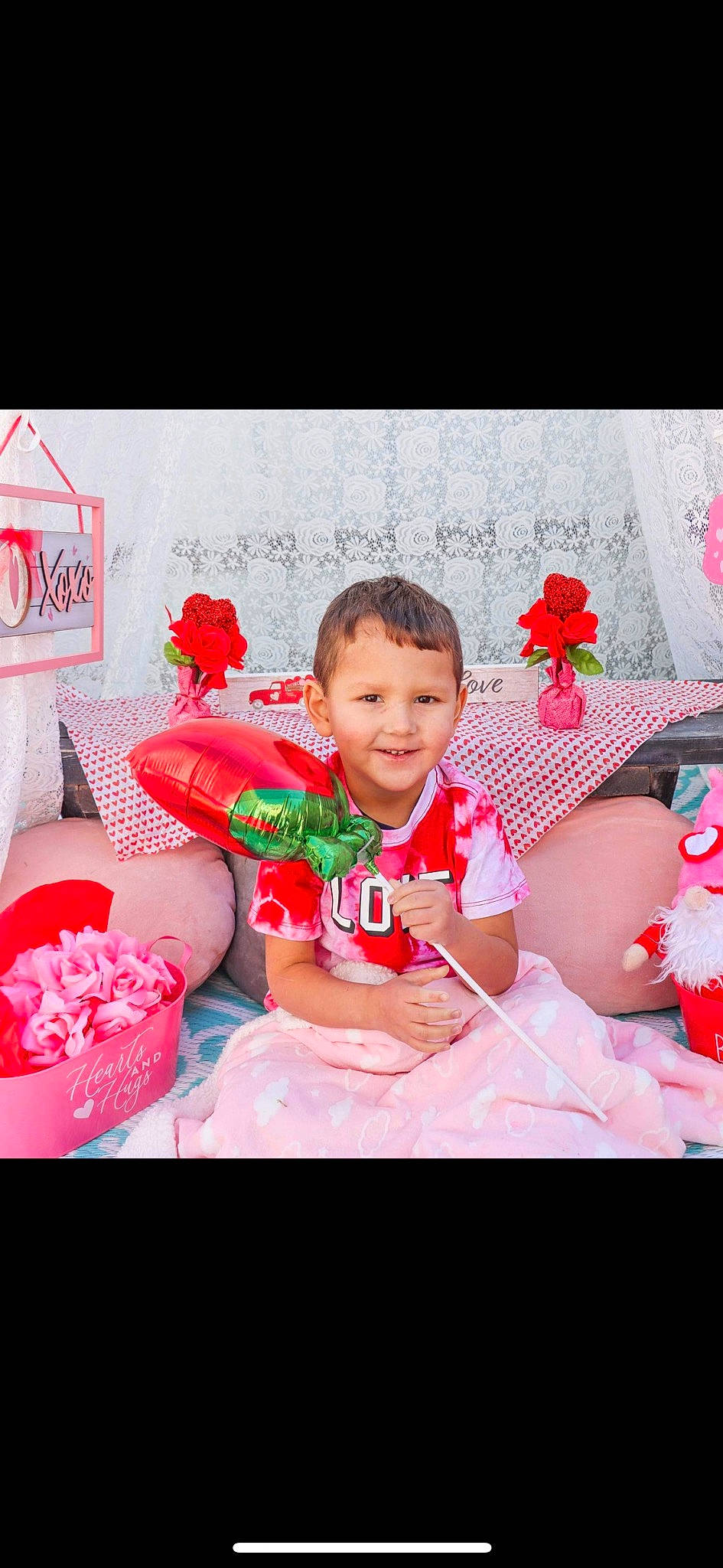 Cason is registered to the contest to win money with this photo: arm, baby, baby_toddler_clothing, camera, camera_lens, carmine, ceiling_fan, chair, child, christmas, christmas_eve, digital_camera, electronic_device, event, flash_photography, flooring, fun, gadget, happy, holiday