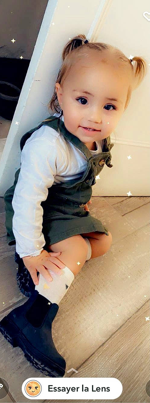 Joyce a rejoint le concours — aidez-le/la à gagner de superbes lots ! abdomen, baby_toddler_clothing, chest, eye, flash_photography, happy, human_body, joint, knee, leg, person, shorts, skin, sleeve, smile, t_shirt, thigh, toddler, trunk, waist