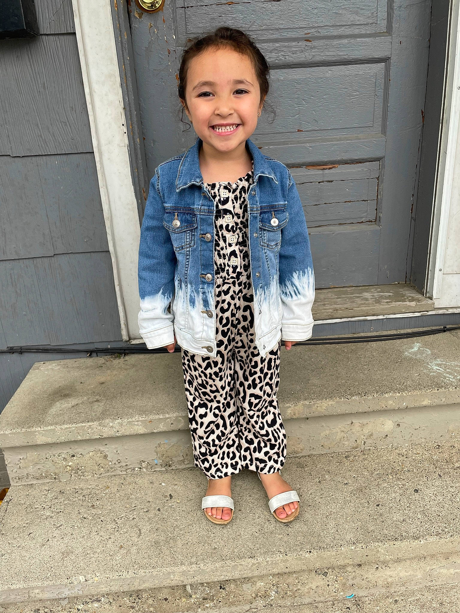 Frankie is registered to the contest to win money with this photo: baby_toddler_clothing, blazer, collar, door, dress, electric_blue, fashion_accessory, footwear, formal_wear, happy, human_leg, jewellery, joy, pattern, person, sleeve, smile, standing, street_fashion, t_shirt