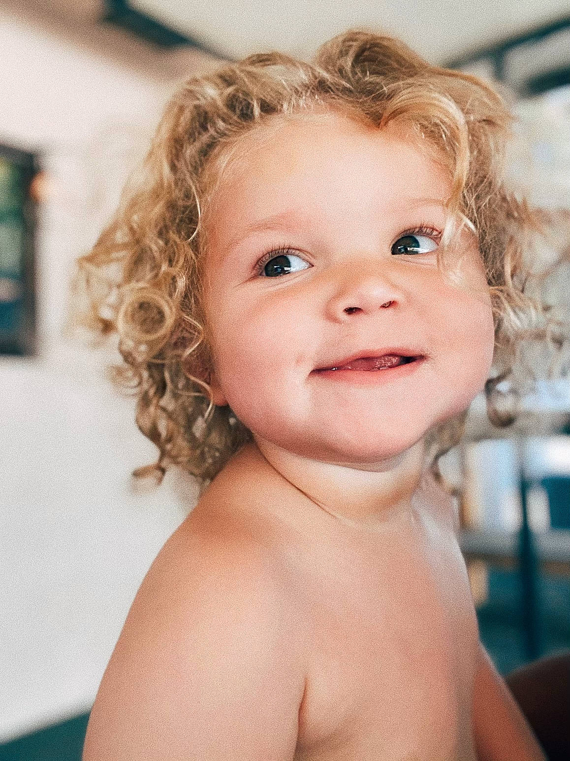 Lively is registered to the contest to win money with this photo: cheek, ear, eye, eyebrow, eyelash, face, flash_photography, forehead, happy, iris, jaw, joint, joy, lip, mouth, neck, nose, person, shoulder, skin