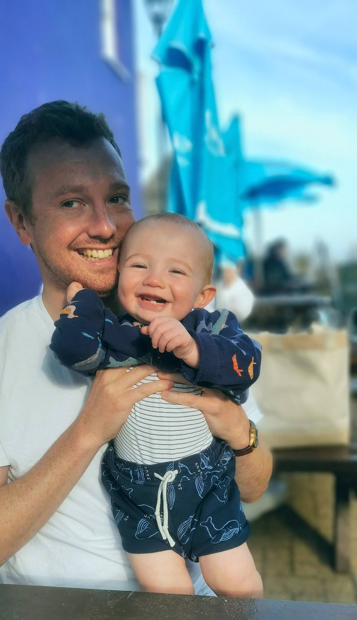 Alfred is registered to the contest to win money with this photo: azure, baby, baby_toddler_clothing, beauty, child, event, eye, finger, flash_photography, fun, gesture, happy, iris, joy, leisure, person, shoulder, skin, smile, t_shirt