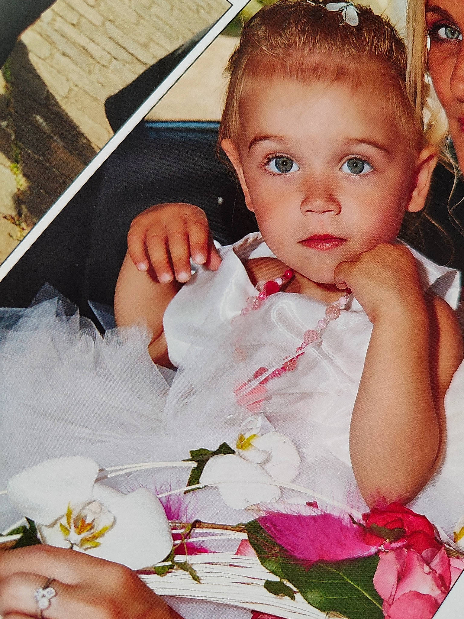 Loane participe au concours pour gagner de l'argent avec cette photo : baby, baby_toddler_clothing, child, dress, event, eyelash, face, fashion_accessory, finger, flower, formal_wear, fun, happy, headband, headpiece, person, petal, pink, skin, toddler