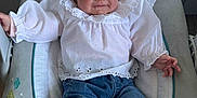 Luna a rejoint le concours — aidez-le/la à gagner de superbes lots ! baby, infant, smiling, headband, flower, white_blouse, denim_pants, socks, baby_seat, cushion, indoor, happy, cute, child, person, portrait, relaxed, clothing, floor, wooden_floor