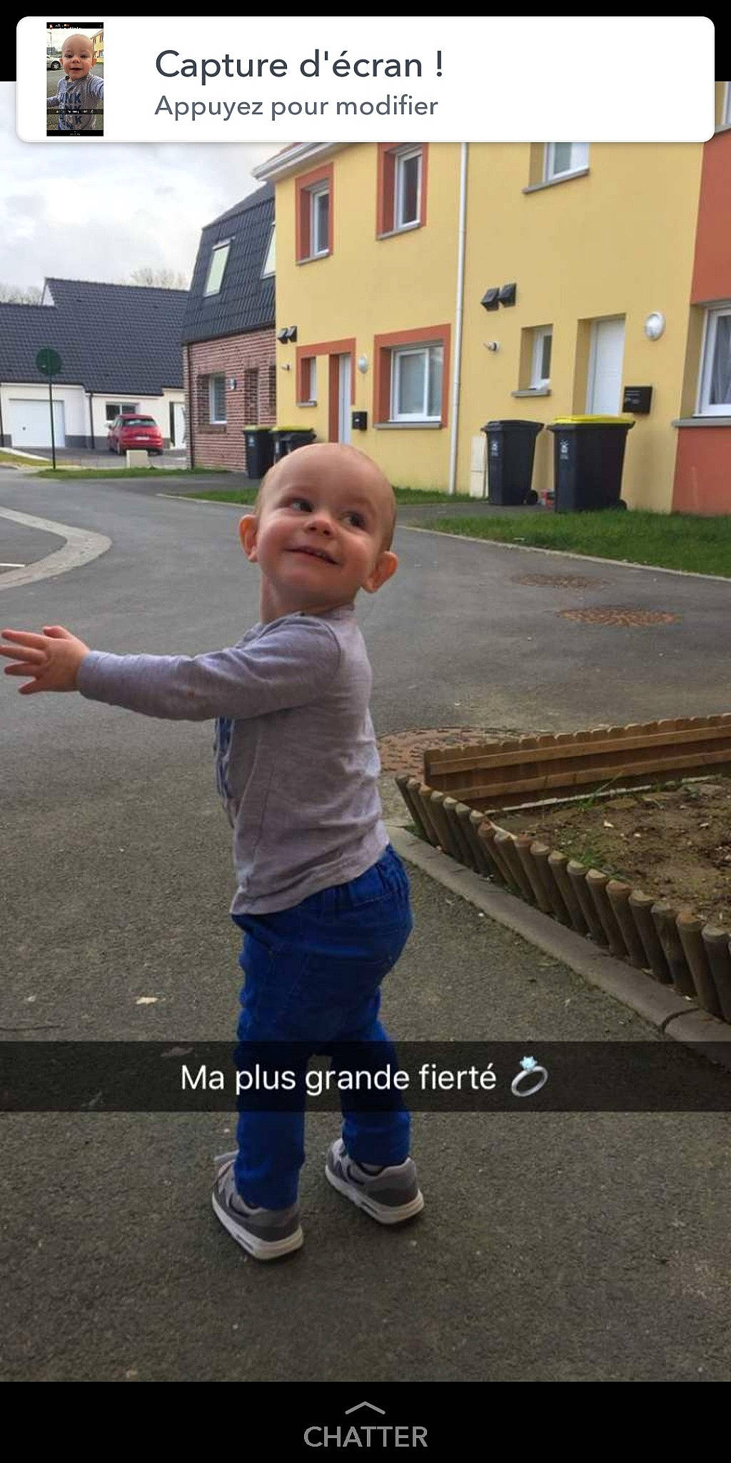 Mattheo a rejoint le concours — aidez-le/la à gagner de superbes lots ! asphalt, child, joy, person, photography, play, standing, toddler