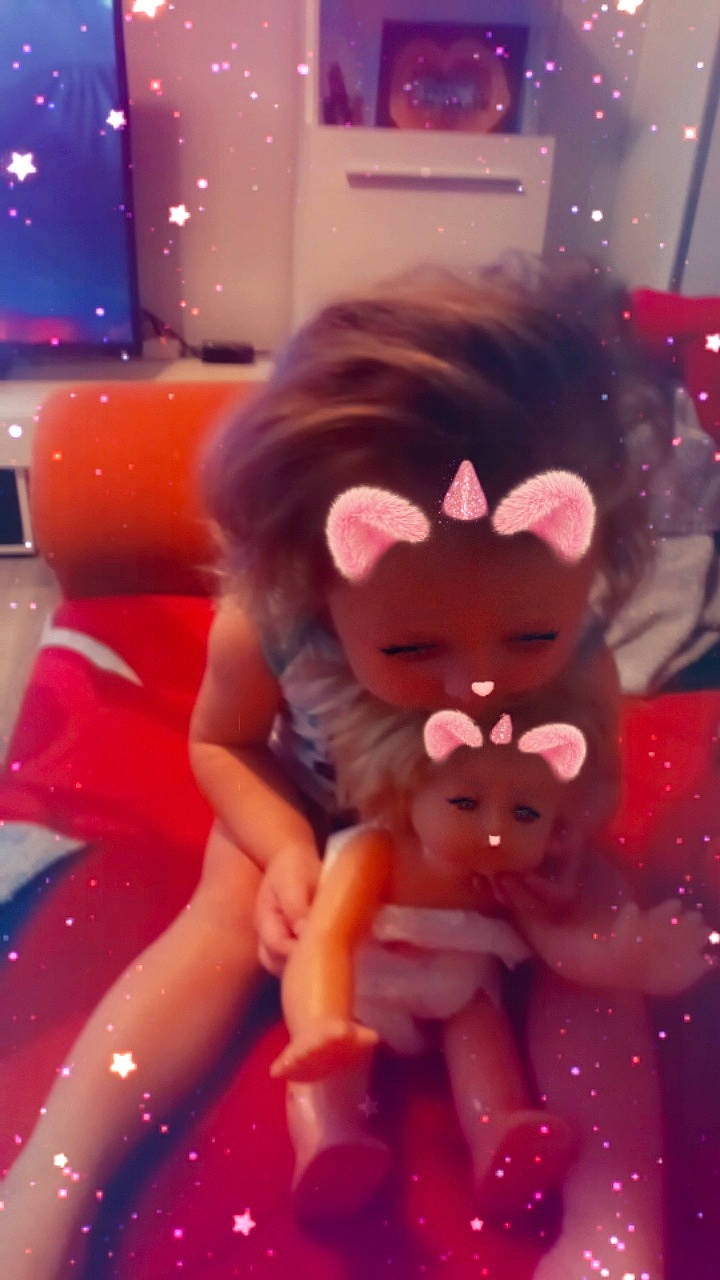 Annabelle participe au concours pour gagner de l'argent avec cette photo : animation, ear, fun, headwear, magenta, mouth, person, photography, pink