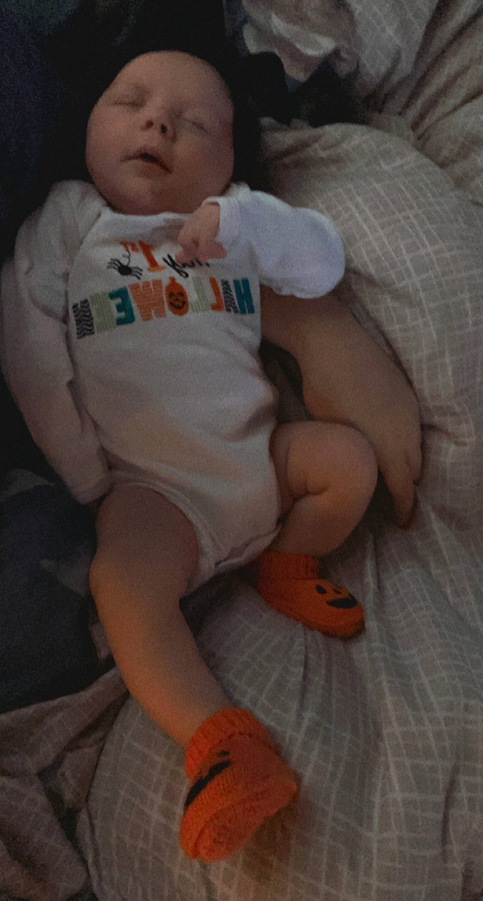 Ivory is registered to the contest to win money with this photo: baby, baby_toddler_clothing, barefoot, cheek, child, comfort, eye, finger, hand, head, human_leg, knee, leg, mammal, mouth, nose, person, skin, thigh, thumb