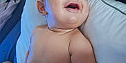 Augustin participe au concours pour gagner de l'argent avec cette photo : baby, smiling, diaper, pillow, couch, happy, child, infant, skin, bare_chest, relaxing, indoors, comfort, cute, face, head, expression, person, resting, young