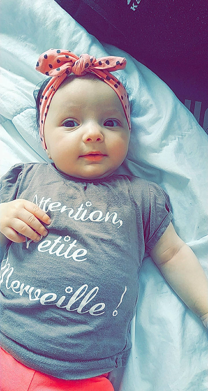 Eléanore a rejoint le concours — aidez-le/la à gagner de superbes lots ! baby, baby_products, cheek, child, cool, doll, face, forehead, head, headgear, headwear, lip, person, pink, product, smile, toddler