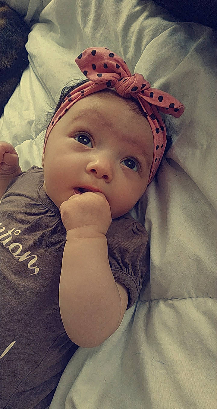 Eléanore a rejoint le concours — aidez-le/la à gagner de superbes lots ! baby, cheek, child, eye, face, forehead, hair_accessory, head, headgear, headwear, nose, person, toddler