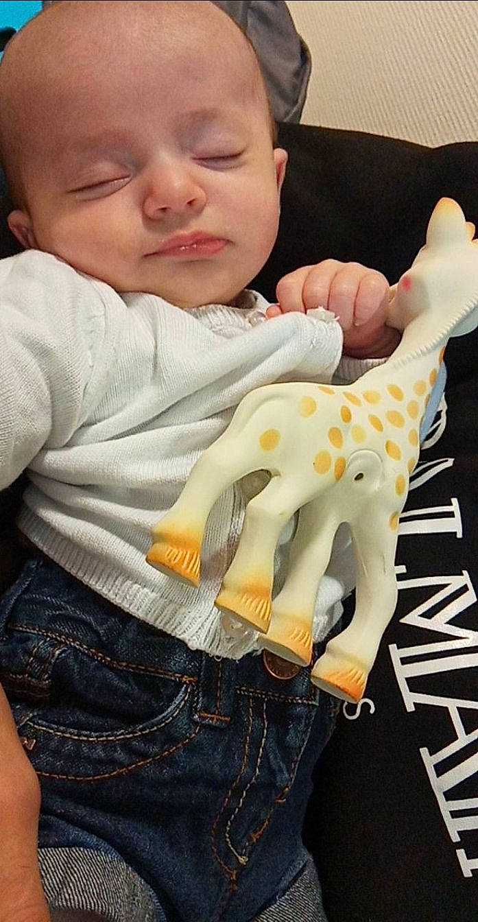 Lana a rejoint le concours — aidez-le/la à gagner de superbes lots ! arm, baby, child, finger, hand, person, play, toddler