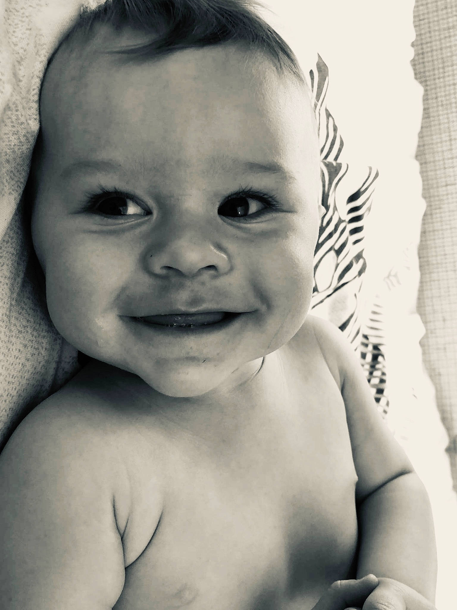 Maho a rejoint le concours — aidez-le/la à gagner de superbes lots ! cheek, chin, ear, eyebrow, eyelash, facial_expression, flash_photography, forehead, hairstyle, head, human_body, jaw, joy, lip, mouth, muscle, neck, nose, person, shoulder