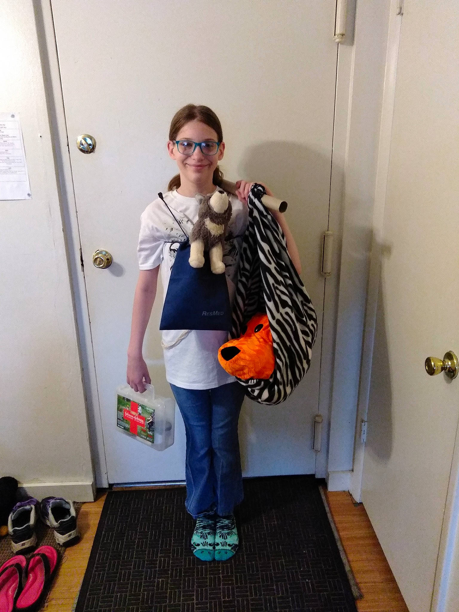 Jadyn is registered to the contest to win money with this photo: clothing, denim, fashion_accessory, fur, hobo_bag, jacket, jeans, joy, outerwear, person, room, shoe, shoulder, street_fashion, trousers