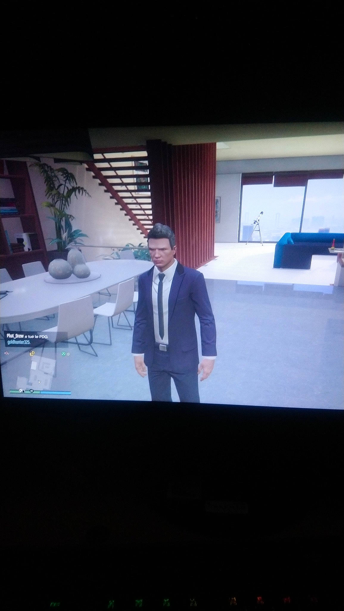 Jimmy participe au concours pour gagner de l&#x27;argent avec cette photo : businessperson, formal_wear, person, sky, suit, white_collar_worker