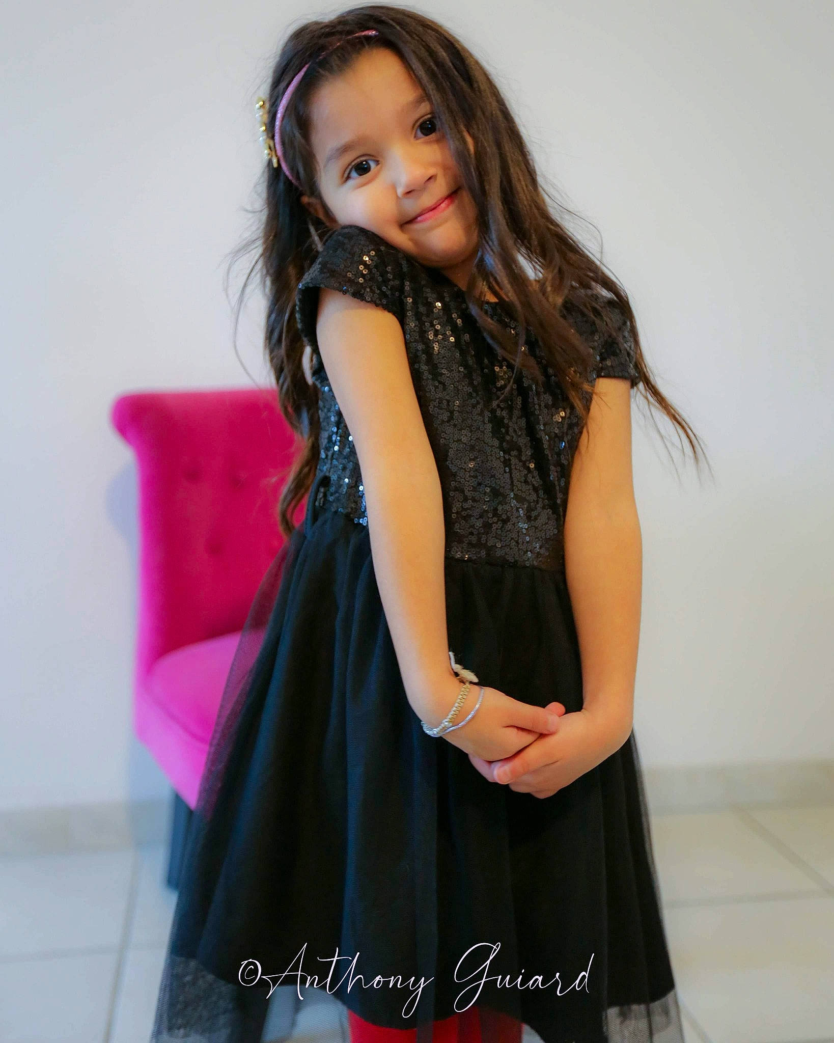 Lyana participe au concours pour gagner de l'argent avec cette photo : arm, black_hair, day_dress, dress, fashion_design, fashion_model, formal_wear, hair, happy, human_body, joy, leg, neck, one_piece_garment, person, pink, purple, shoulder, sleeve, street_fashion