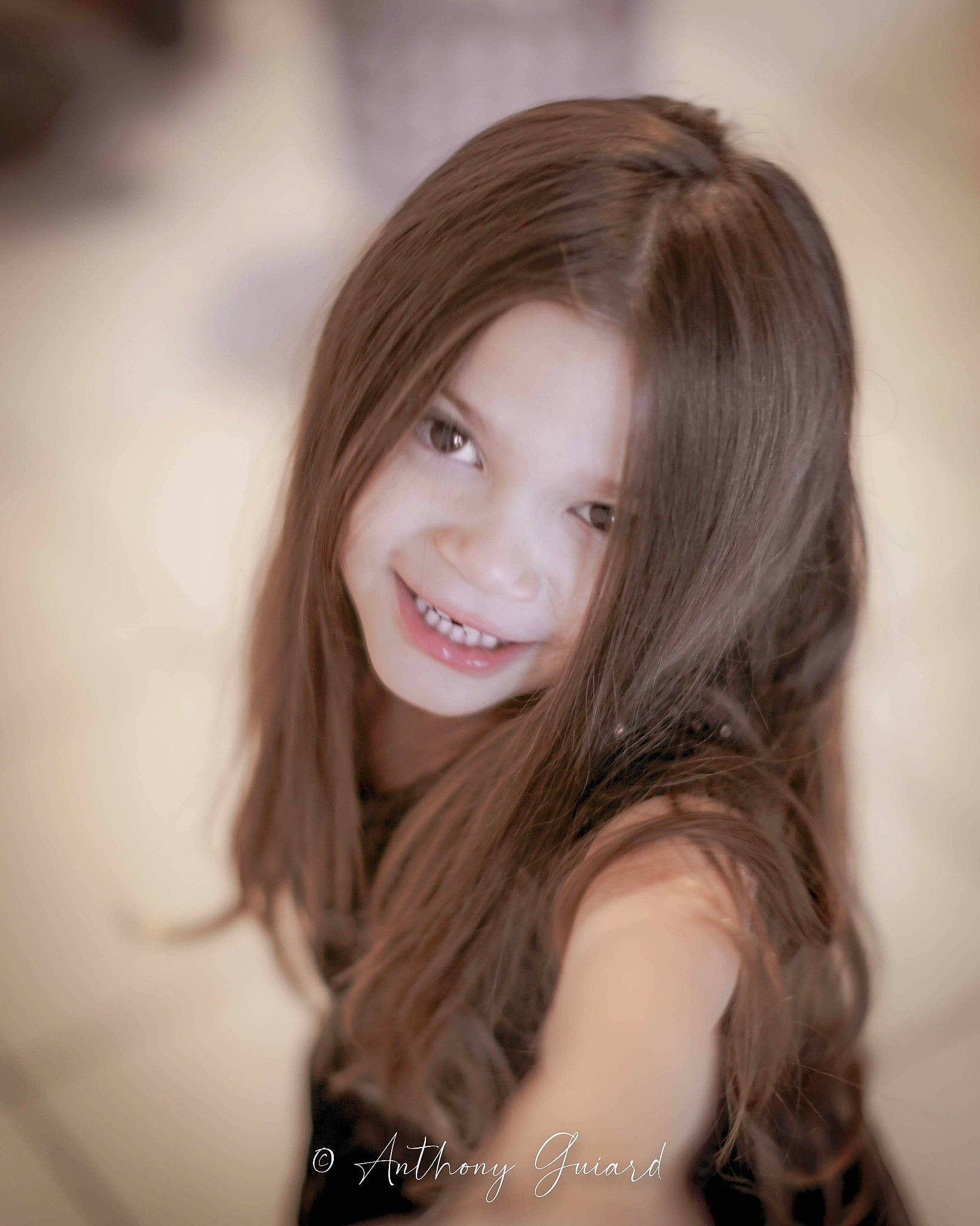 Louane participe au concours pour gagner de l'argent avec cette photo : black_hair, brown_hair, close_up, dress, eyebrow, eyelash, fashion_model, flash_photography, hair_coloring, happy, iris, joy, layered_hair, lip, liver, long_hair, makeover, person, portrait_photography, skin