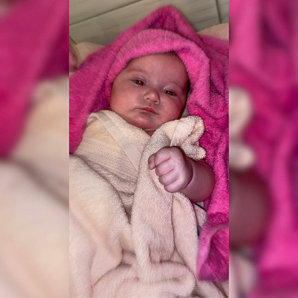 Shelsy participe au concours pour gagner de l'argent avec cette photo : baby, baby_sleeping, baby_toddler_clothing, cheek, comfort, eye, eyebrow, face, headwear, human_body, jacket, linens, lip, magenta, nose, person, pink, purple, skin, sleeve