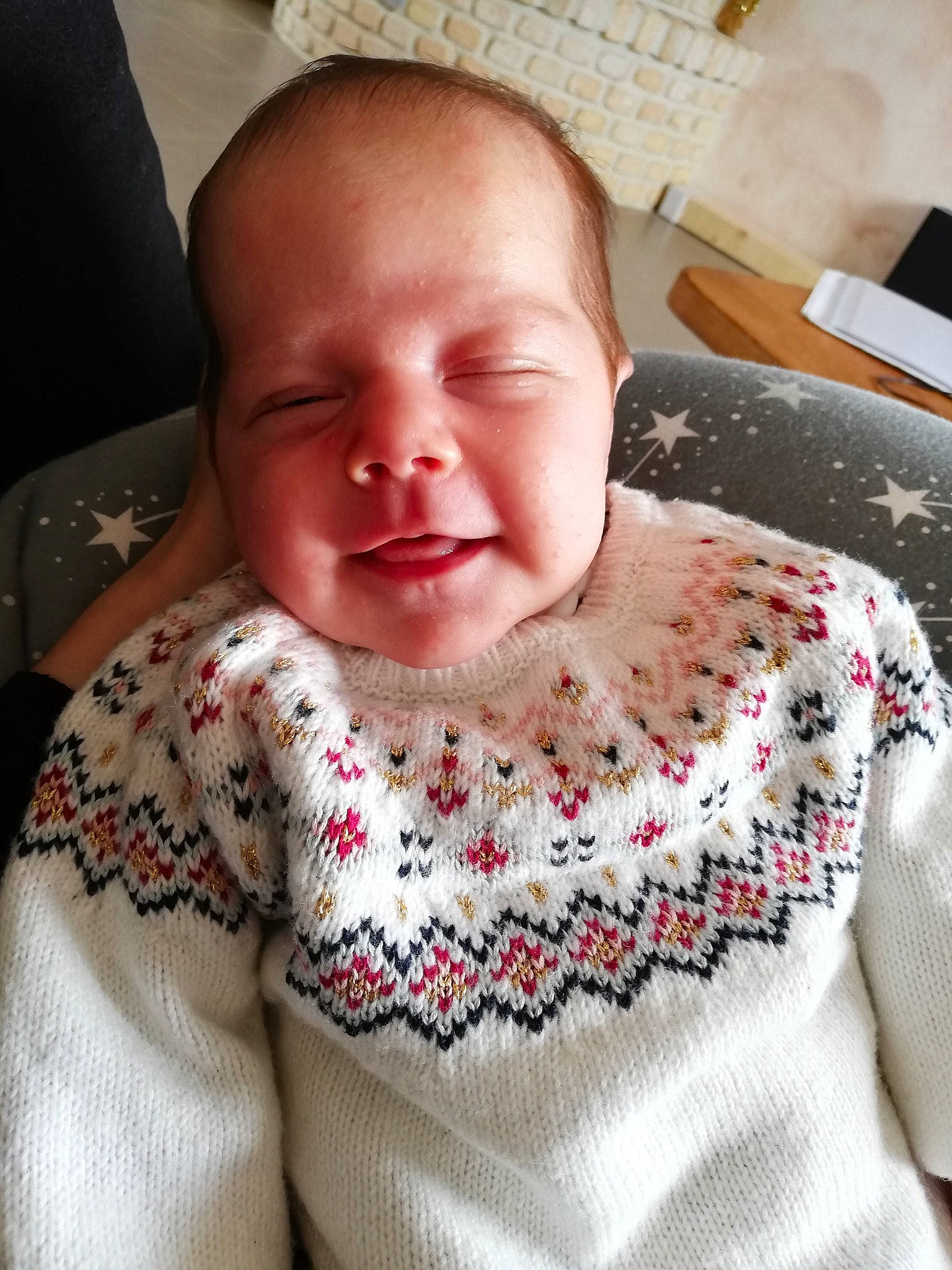 Lizéa a rejoint le concours — aidez-le/la à gagner de superbes lots ! baby, baby_sleeping, baby_toddler_clothing, cheek, child, comfort, eyelash, finger, happy, linens, lip, mouth, neck, nose, pattern, person, skin, sleeve, smile, t_shirt