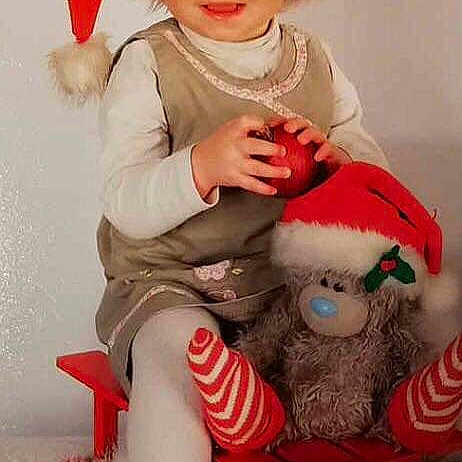 Celia participe au concours pour gagner de l'argent avec cette photo : child, christmas, christmas_ornament, costume, fictional_character, headwear, holiday, infant, joy, lap, person, product, santa_claus, toddler