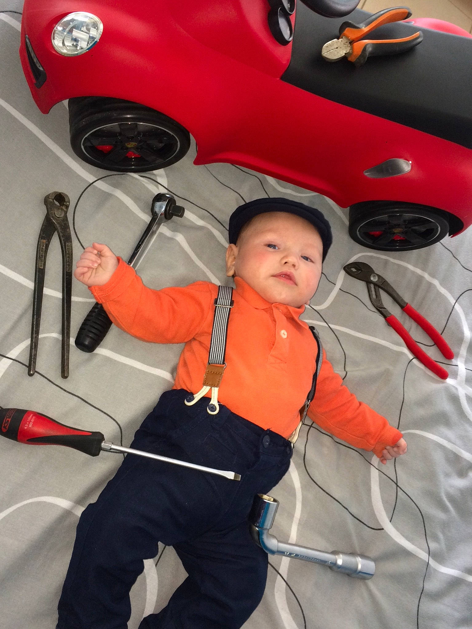 Keysson a rejoint le concours — aidez-le/la à gagner de superbes lots ! child, games, headwear, person, recreation, red, vehicle