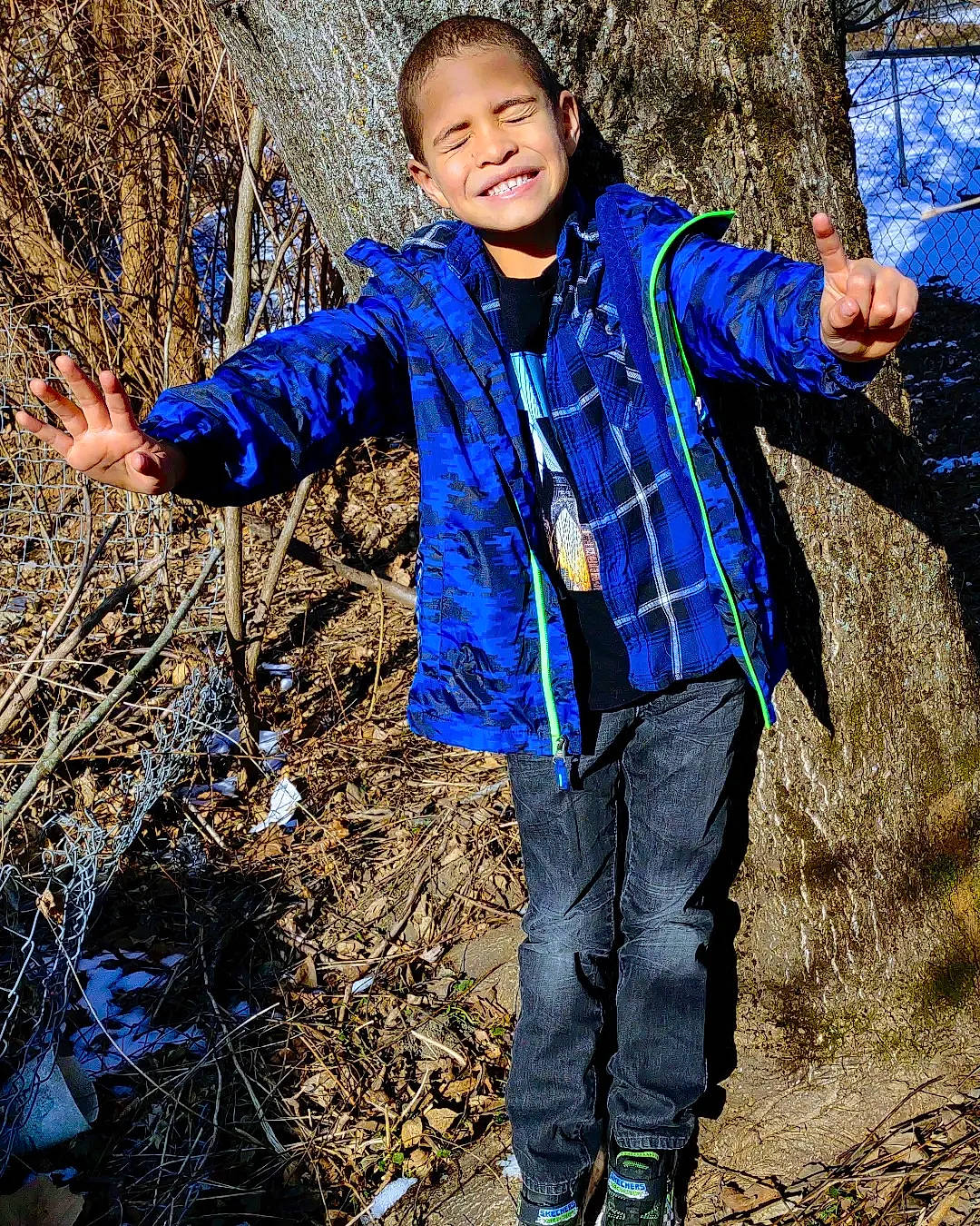Lucas is registered to the contest to win money with this photo: branch, clothing, denim, electric_blue, freezing, glove, grass, happy, joy, leaf, outerwear, people, people_in_nature, person, photograph, recreation, shoe, tree, trunk, twig